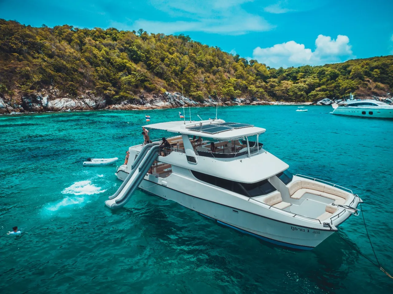ทัวร์เกาะไม้ท่อน – เกาะพีพี โดยเรือ Power Catamaran ทัวร์ภูเก็ต